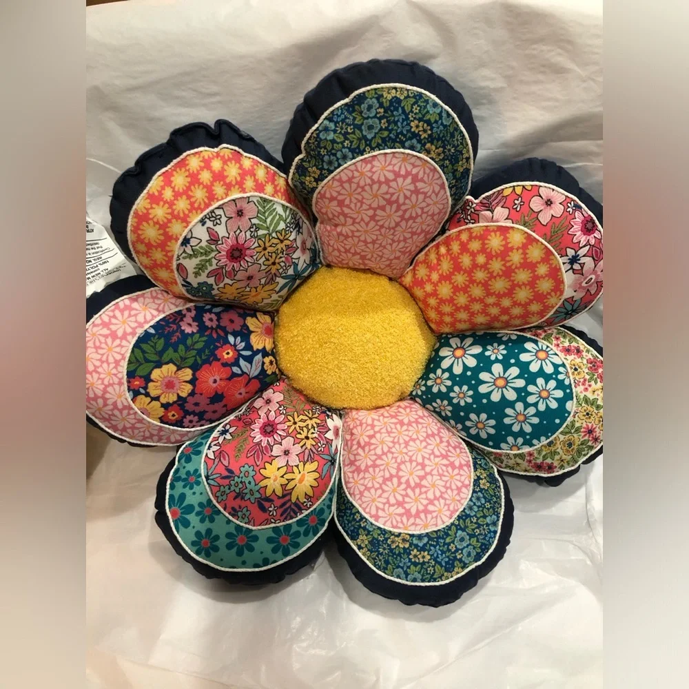 Vintage cottage inspired quilt‎ look sunflower shaped decor pillow brand new